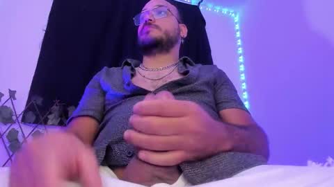 Snapshot of markwolfe1 chatting on October 30, 12:34 am Mark online show from October 30, 12:34 am