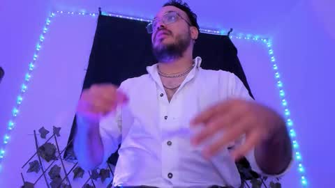 Snapshot of markwolfe1 chatting on October 31, 12:55 am Mark online show from October 31, 12:55 am