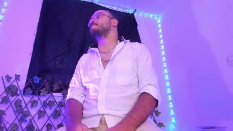 Snapshot of markwolfe1 chatting on November 1, 10:01 pm Mark online show from November 1, 10:01 pm