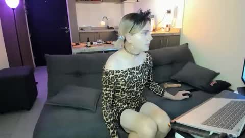 Snapshot of marla85 chatting on June 10, 2:56 am marla85 online show from June 10, 2:56 am