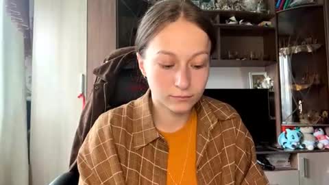 Snapshot of marlenahuit chatting on June 18, 8:14 am Lena online show from June 18, 8:14 am