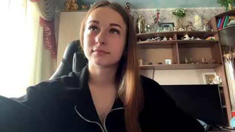 Snapshot of marlenahuit chatting on July 8, 7:24 am Lena online show from July 8, 7:24 am