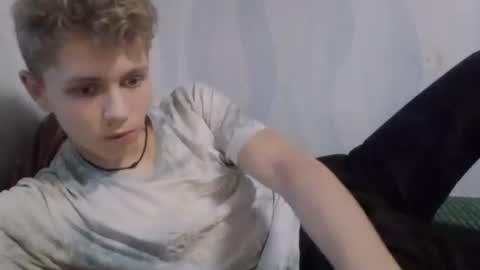 Snapshot of marmelad228 chatting on December 4, 6:33 am marmelad228 online show from December 4, 6:33 am