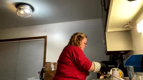 Snapshot of maroon_moon chatting on February 16, 12:19 am maroon_moon online show from February 16, 12:19 am