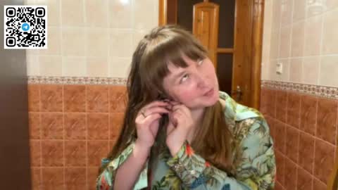 Snapshot of maroonmoon_ chatting on May 2, 7:52 pm Miriam online show from May 2, 7:52 pm