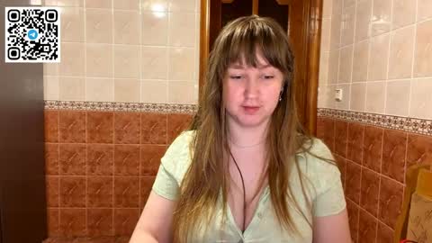 Snapshot of maroonmoon_ chatting on May 12, 7:44 pm Miriam online show from May 12, 7:44 pm