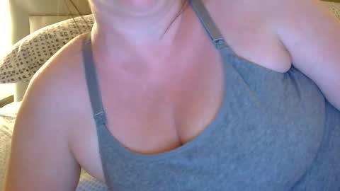 Snapshot of marriedcouple9 chatting on June 2, 2:57 am Jess and Nick online show from June 2, 2:57 am