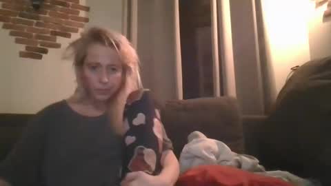 Snapshot of marrygorund chatting on February 3, 2:25 am MaryGoRound online show from February 3, 2:25 am