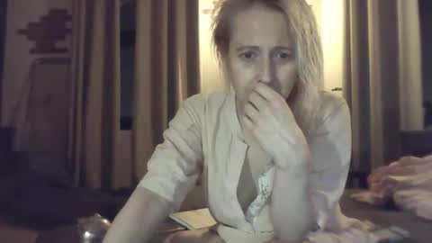 Snapshot of marrygorund chatting on February 24, 3:12 am MaryGoRound online show from February 24, 3:12 am