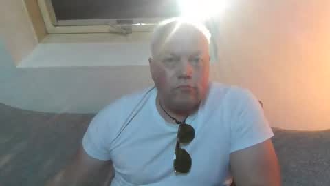 Snapshot of mars0481 chatting on April 25, 3:09 pm mars0481 online show from April 25, 3:09 pm