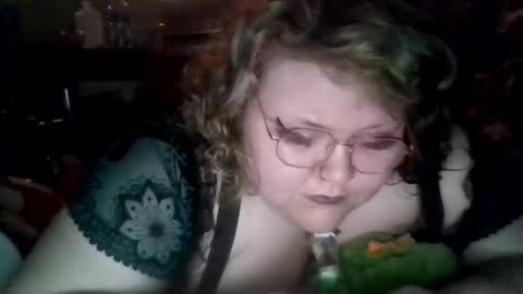 Snapshot of marshallmarx517 chatting on May 5, 1:24 am marshallmarx517 online show from May 5, 1:24 am