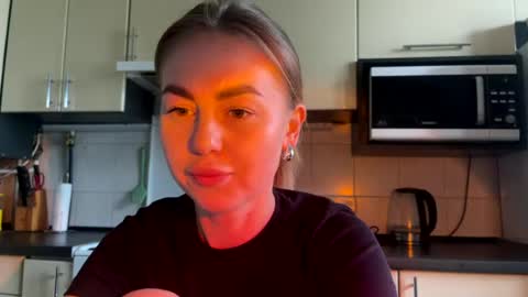 Snapshot of martaluna_ chatting on June 18, 2:54 pm Marta online show from June 18, 2:54 pm