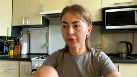 Snapshot of martaluna_ chatting on June 26, 8:30 am Marta online show from June 26, 8:30 am