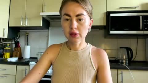 Snapshot of martaluna_ chatting on June 29, 11:54 am Marta online show from June 29, 11:54 am