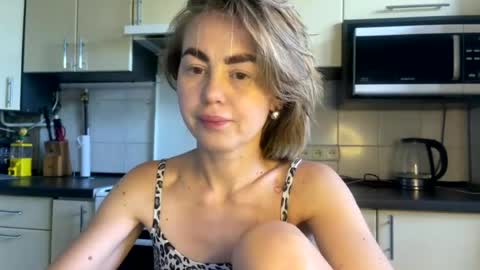 Snapshot of martaluna_ chatting on July 1, 1:13 pm Marta online show from July 1, 1:13 pm