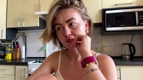 Snapshot of martaluna_ chatting on July 8, 7:02 am Marta online show from July 8, 7:02 am