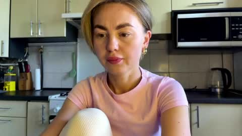 Snapshot of martaluna_ chatting on July 20, 11:56 am Marta online show from July 20, 11:56 am
