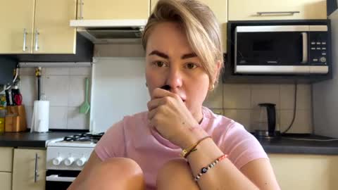 Snapshot of martaluna_ chatting on July 26, 7:37 am Marta online show from July 26, 7:37 am