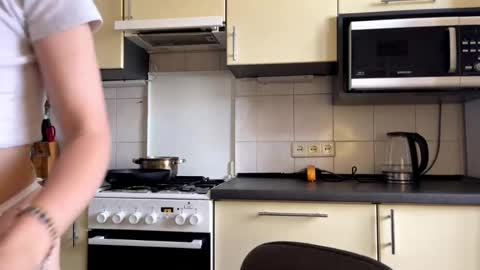 Snapshot of martaluna_ chatting on July 27, 7:37 am Marta online show from July 27, 7:37 am