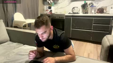 Snapshot of martin_gray_ chatting on June 5, 4:35 pm Martin online show from June 5, 4:35 pm