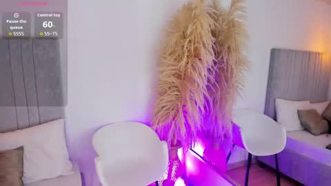 Snapshot of martina_adams chatting on May 23, 8:35 pm mari online show from May 23, 8:35 pm