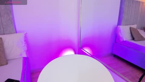 Snapshot of martina_adams chatting on June 6, 10:47 pm mari online show from June 6, 10:47 pm