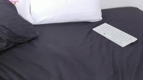 Snapshot of martina_jackson_ chatting on May 21, 9:33 pm Laura online show from May 21, 9:33 pm