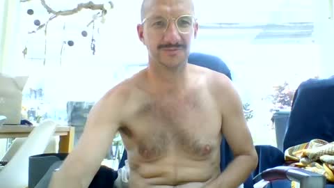 Snapshot of martinadam18 chatting on June 19, 11:03 am martinadam18 online show from June 19, 11:03 am