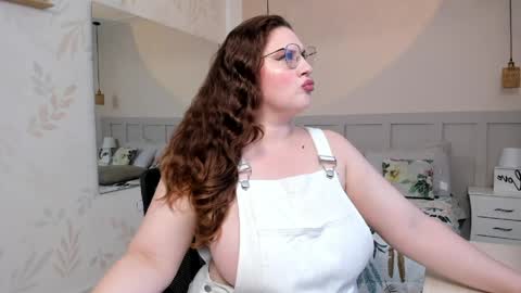 Snapshot of martinaguzmann chatting on April 27, 2:31 am Martina online show from April 27, 2:31 am