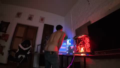 Snapshot of martingillesg chatting on April 5, 12:41 am martingillesg online show from April 5, 12:41 am