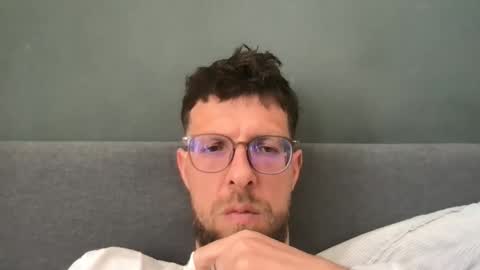 Snapshot of martinmagic467657 chatting on April 23, 9:41 am martinmagic467657 online show from April 23, 9:41 am