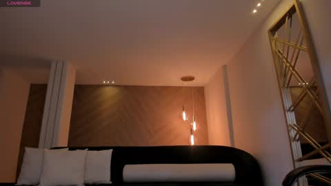 Snapshot of martinnabonnet chatting on December 18, 10:08 am Martinna Bonnet online show from December 18, 10:08 am