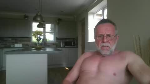 Snapshot of martinrgbxxxx chatting on April 26, 9:40 am martinrgbxxxx online show from April 26, 9:40 am