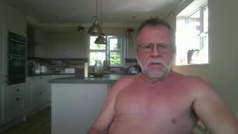 Snapshot of martinrgbxxxx chatting on May 23, 8:40 am martinrgbxxxx online show from May 23, 8:40 am