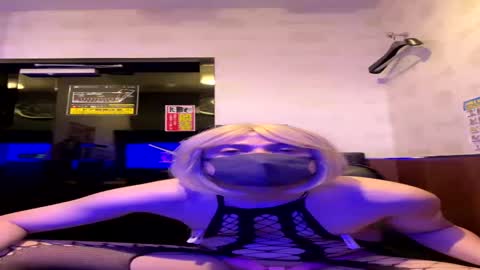 Snapshot of mary_ana26 chatting on May 17, 12:01 pm Mary online show from May 17, 12:01 pm