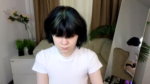 Mary online show from April 20, 1:25 pm