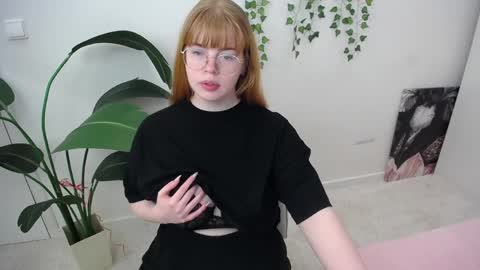 Snapshot of mary_elle chatting on April 28, 1:16 pm Mary online show from April 28, 1:16 pm