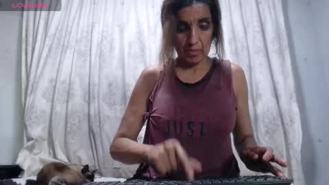 Snapshot of mary_hellen1 chatting on January 21, 7:04 am Mary Hellen online show from January 21, 7:04 am