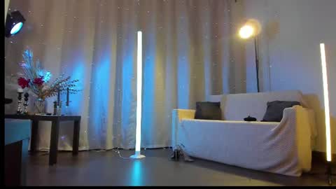Snapshot of mary_julia chatting on June 15, 8:22 pm Julia online show from June 15, 8:22 pm