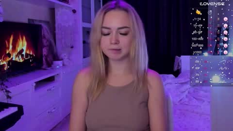Snapshot of mary_romance chatting on October 11, 8:29 pm Mary online show from October 11, 8:29 pm