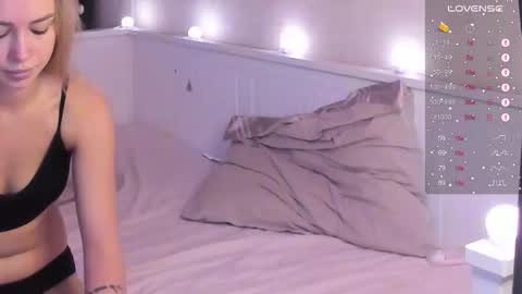 Mary online show from December 2, 11:48 am