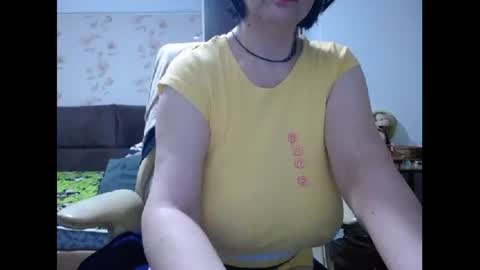 Snapshot of mary_x chatting on June 5, 3:35 am Mary online show from June 5, 3:35 am