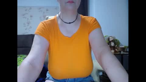 Snapshot of mary_x chatting on June 17, 3:09 am Mary online show from June 17, 3:09 am
