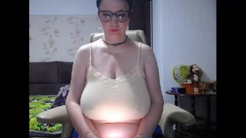 Snapshot of mary_x chatting on June 22, 3:25 am Mary online show from June 22, 3:25 am