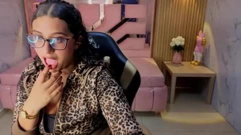 Snapshot of marya_stevens_s chatting on June 1, 9:27 pm Mary online show from June 1, 9:27 pm
