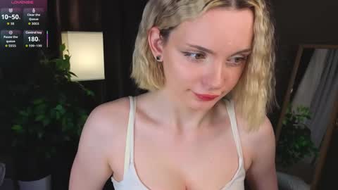Snapshot of marycalder chatting on April 12, 1:21 am Mary online show from April 12, 1:21 am