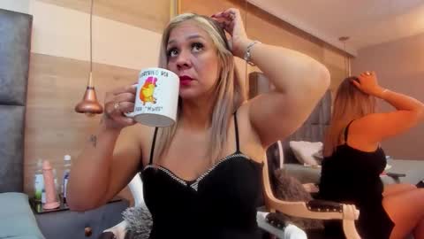 maryhawkey online show from April 2, 12:47 pm