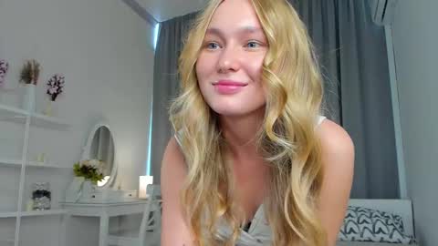 Snapshot of maryjamio chatting on September 19, 10:49 am Hannah 3 online show from September 19, 10:49 am