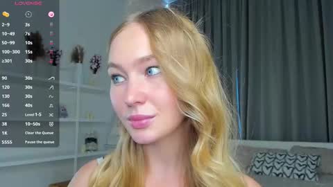 Snapshot of maryjamio chatting on September 23, 9:34 am Hannah 3 online show from September 23, 9:34 am