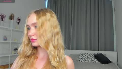 Snapshot of maryjamio chatting on September 24, 9:01 am Hannah 3 online show from September 24, 9:01 am